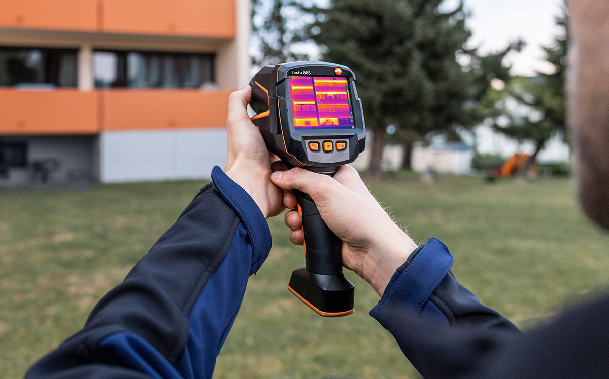 testo883